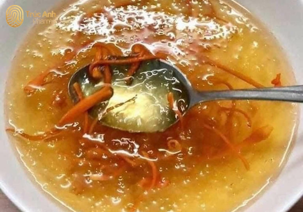 Ăn yến chưng đông trùng hạ thảo bổ sung hàm lượng dinh dưỡng dồi dào cho cơ thể