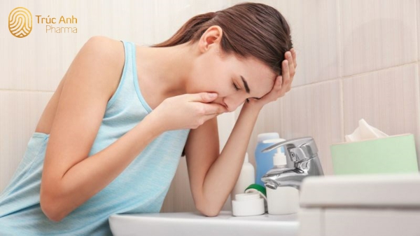 Sử dụng trùng thảo có thể gây ra tác dụng phụ như choáng váng, đau bụng, buồn nôn
