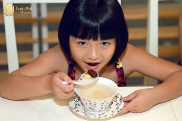 Yến sào được sử dụng đúng cách mang lại nhiều tác dụng tuyệt vời cho sức khỏe và sự phát triển của bé